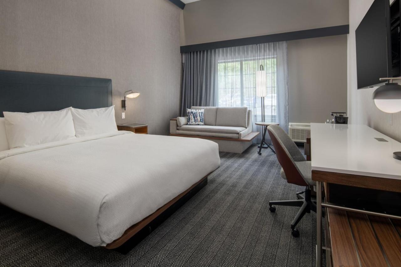 Courtyard By Marriott Olympia Exterior foto