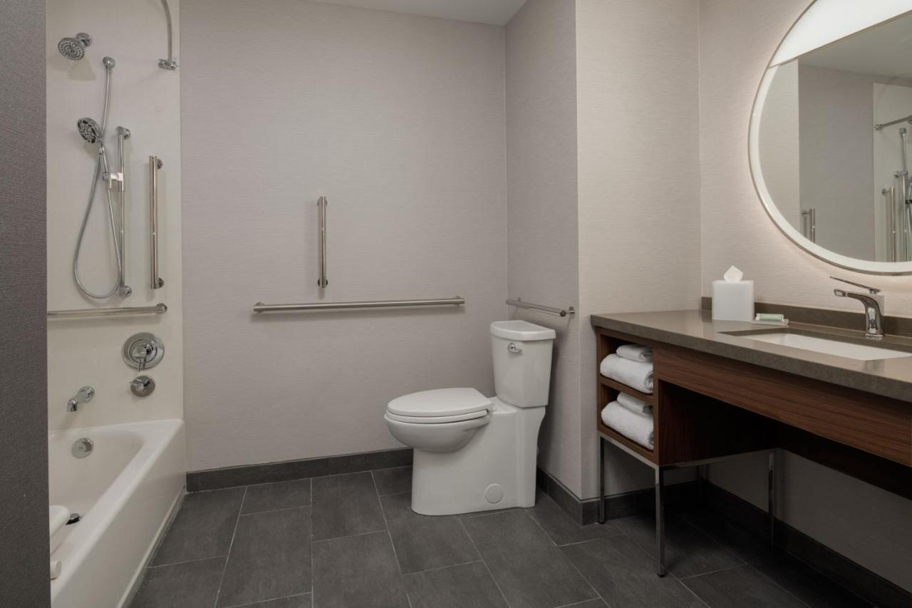 Courtyard By Marriott Olympia Exterior foto