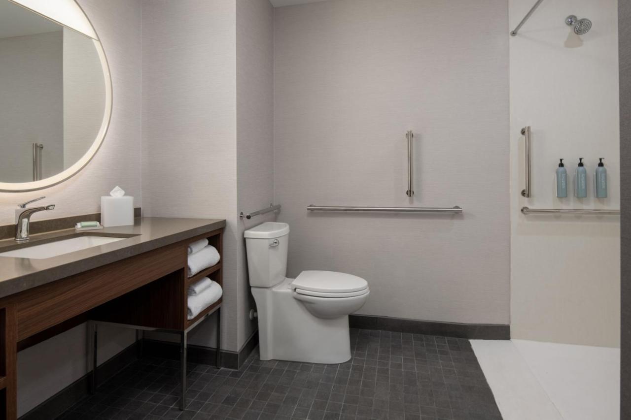 Courtyard By Marriott Olympia Exterior foto