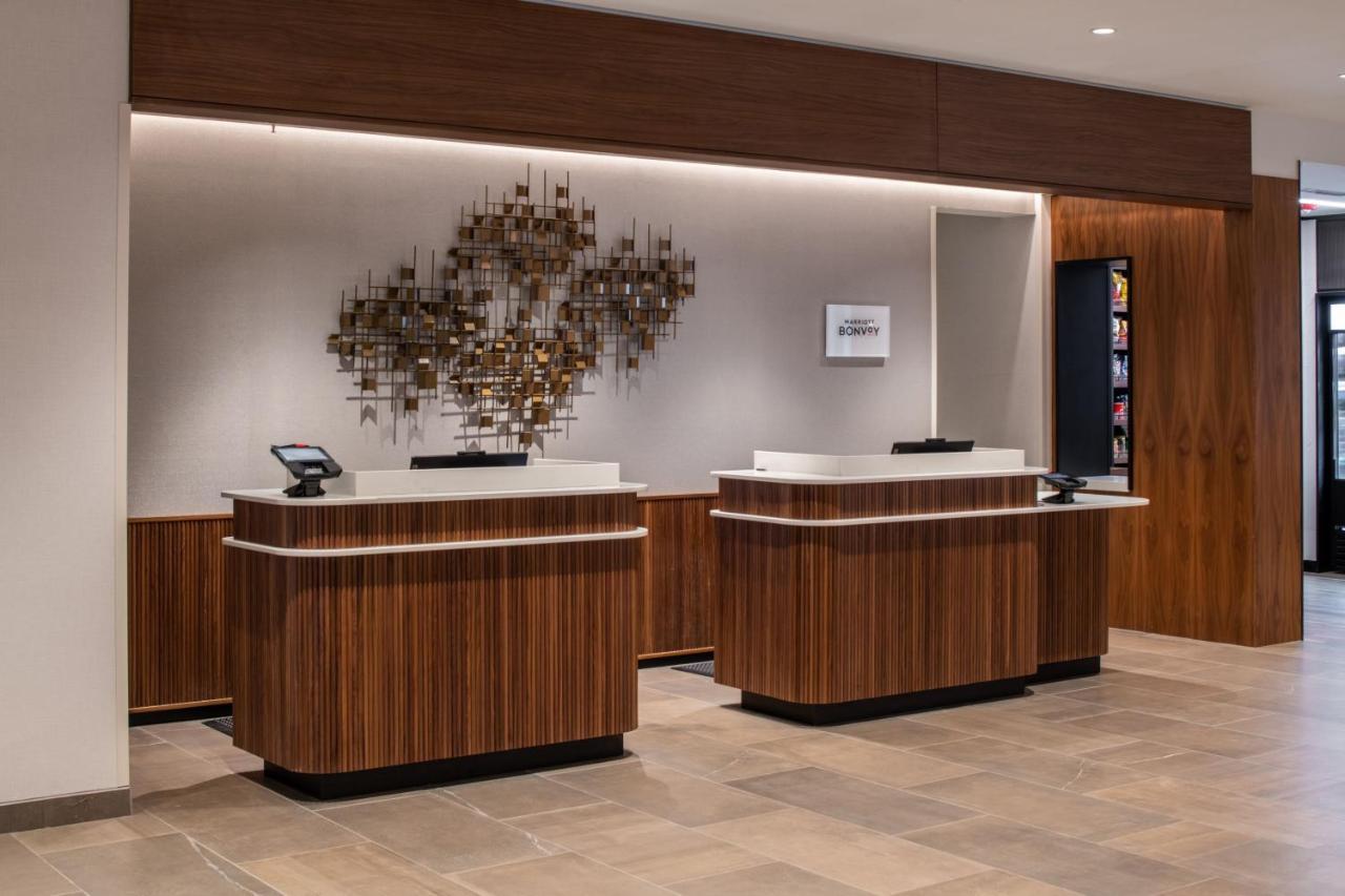 Courtyard By Marriott Olympia Exterior foto