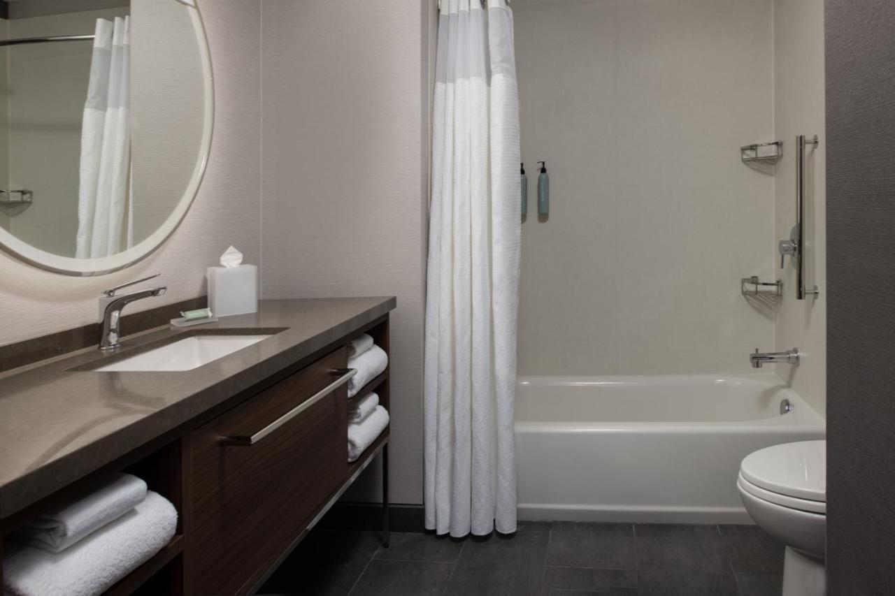 Courtyard By Marriott Olympia Exterior foto