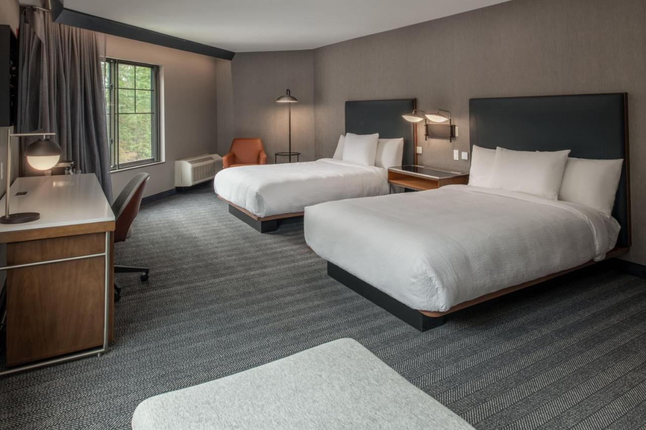 Courtyard By Marriott Olympia Exterior foto